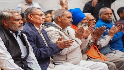 Best Bank FD: Senior Citizen के लिए ये 5 बैंक दे रहे शानदार मौका, फिक्स्ड डिपॉजिट पर मिलेगा तगड़ा रिटर्न