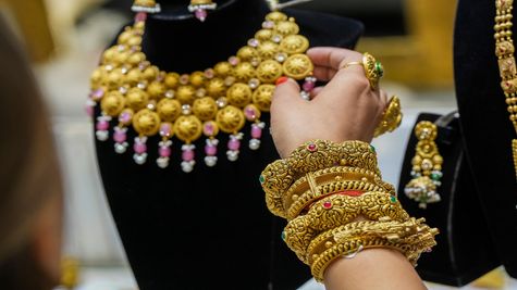 Gold Price Outlook: नहीं सस्ता होगा सोना! ये 7 फैक्टर्स भरेंगे जोश, 10g का रेट जाएगा ₹90000 के पार