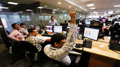 Stock Market Today: शेयर बाजार पर दिखेगा ट्रंप-मोदी मीटिंग का असर? आज इन स्टॉक्स पर रहेगी नजर