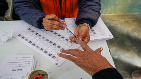 Aadhaar से लिंक होगा Voter ID! चुनाव आयोग बना रहा प्लान, फर्जी वोटर्स पर लगेगी लगाम