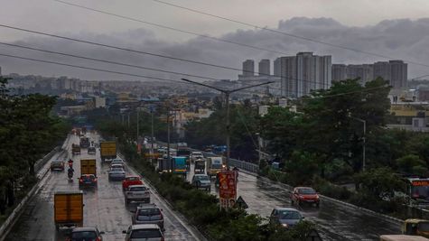Bangalore Weather Forecast: बारिश से बैंगलोर का मौसम हुआ सुहाना, अगले 4 दिन कैसा रहेगा हाल? IMD ने बताया 