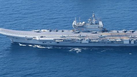India Pakistan Tension: भारत का बड़ा कदम! INS Vikrant को अरब सागर में उतारा