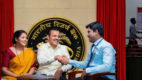 RBI MPC Meet: होम लोन की EMI कम होगी या ज्यादा? कल सुबह 10 बजे होगा साफ, रिजर्व बैंक की टीम कर रही मंथन