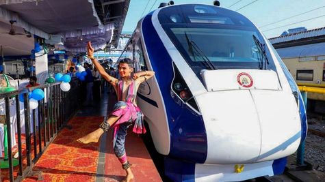 Vande Bharat Sleeper Train: खुशखबरी! दिल्ली से हावड़ा तक दौड़ेगी वंदे भारत स्लीपर ट्रेन, ये है किराया और रूट