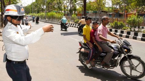 Traffic Challan: ट्रैफिक नियम तोड़ने वालों की खैर नहीं! इस ऐप पर फोटो खींच कर करें शिकायत, कटेगा चालान