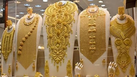 Dubai Gold Rate Today: सोमवार को दुबई में इस कीमत पर बिक रहा है गोल्ड, फटाफट देखें लेटेस्ट प्राइस 