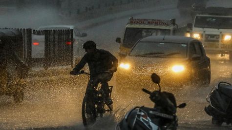 Weather Updates: देशभर में मूसलाधर बारिश का अलर्ट, IMD ने जारी किया ताजा अनुमान