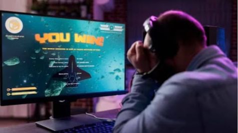Online Gaming Ban: बंद हो जाएगा ऑनलाइन गेम? सरकार को अरबों रुपये का होगा नुकसान
