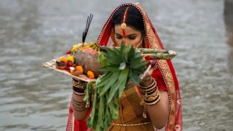 Chhath Puja 2025: गर्भवती महिलाओं को छठ पूजा करना चाहिए या नहीं? जानें प्रेगनेंसी में कैसे रखें व्रत