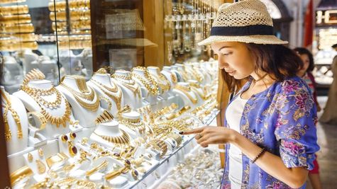 Dubai Gold Rate: गोल्ड के भाव ने दुबई में बढ़ाई गर्मी! एक झटके में इतनी बढ़ गई कीमत - जानें आज का ताजा रेट