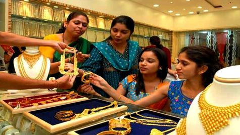 Gold Storage Rule: आपके पास भी जरूरत से ज्यादा सोना है? जानें घर में कितना रख सकते हैं गोल्ड; क्या है नियम?