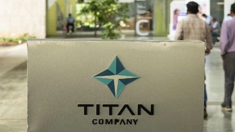 Titan Share Price: टाइटन के शेयर में जोरदार तेजी, निवेशकों का स्टॉक स्पेसिफिक रवैया शेयर बाजार में लाया रौनक