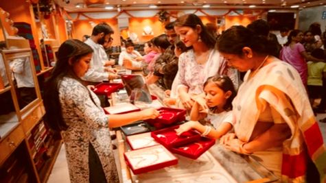 Gold Rate Today: सोने के भाव में नरमी, चांदी की चमक बढ़ी - जानें आज देश में 24K, 22K और 18K गोल्ड का ताजा रेट