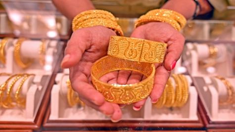 Gold Rate Today: आज फिर सोने-चांदी की कीमतों में गिरावट, खरीदारी से पहले जानें 24k और 22k सोने गोल्ड रेट