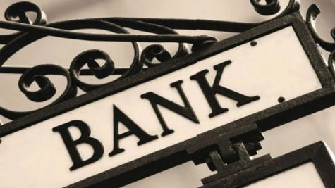 Bank Complaint Process: गलत बैंक चार्ज से लेकर लेट ट्रांजैक्शन तक, अगर बैंक से है परेशान? ऐसे करें शिकायत