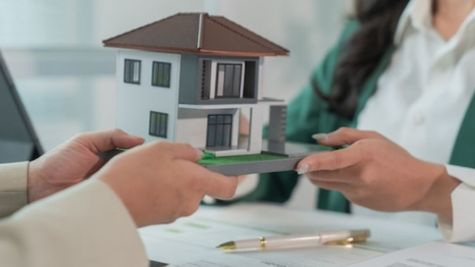 Doorstep property registration: अब घर बैठे होगा जमीन-फ्लैट का रजिस्ट्रेशन, कौन उठा सकता है फायदा?