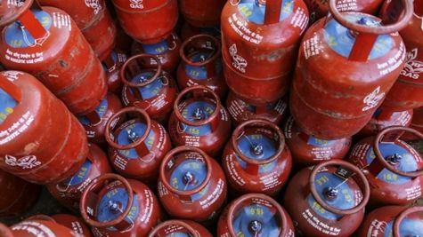 LPG Cylinder Price Hike: युद्ध के बीच बड़ा झटका! आज से एलपीजी सिलेंडर के दाम ₹218 तक बढ़े