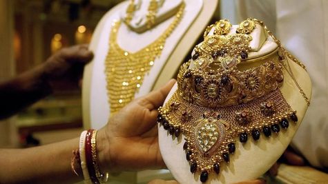 Gold Price Today: आज फिर से सोने की कीमतों में जबरदस्त उतार-चढ़ाव! जानिए क्या है 24 और 22 कैरट गोल्ड रेट