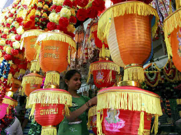 भगवान की चाइनीज मूर्तियां नहीं खरीद रहे हैं लोग 