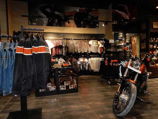 कपड़ा बाजार में भी दिखी तेजी