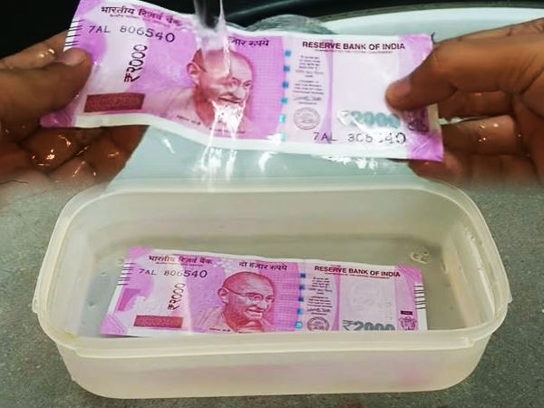 रंग छोड़ता है 2000 रुपए का नया नोट