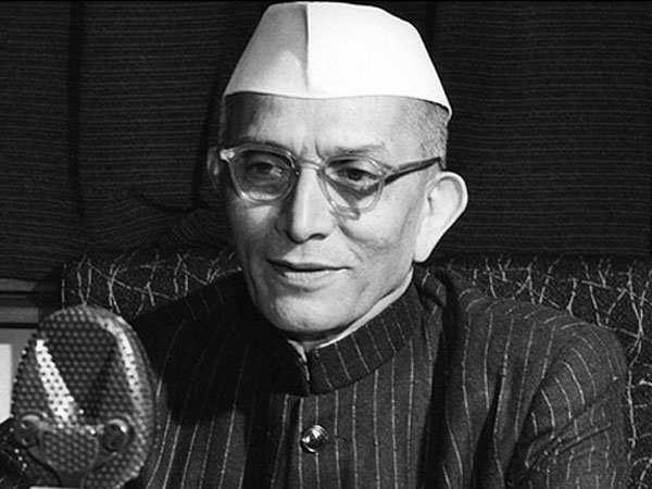 मोरार जी देसाई