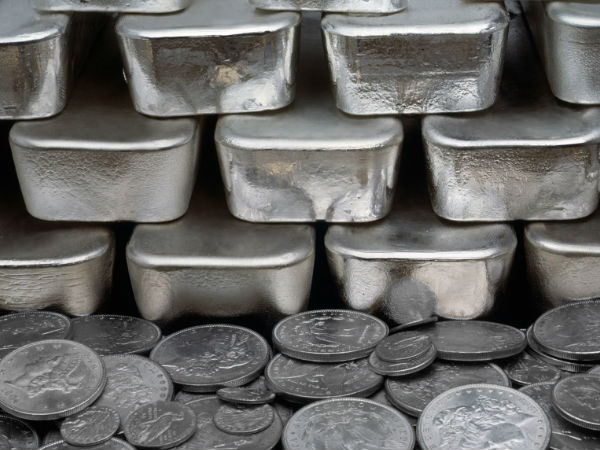 चांदी की कीमतों में भी गिरावट