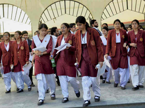 छात्रवृत्ति के लिए भी आधार कार्ड जरूरी 