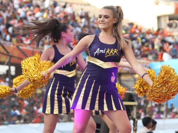 केकेआर की चीयरलीडर्स सबसे आगे