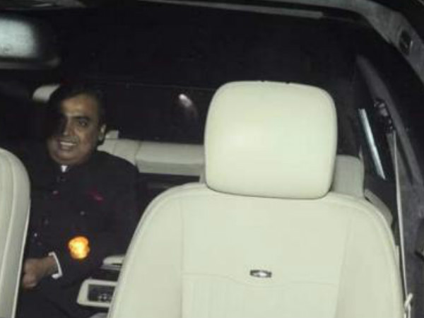 दुनिया की सबसे सुरक्षित कार में करते हैं सफर 