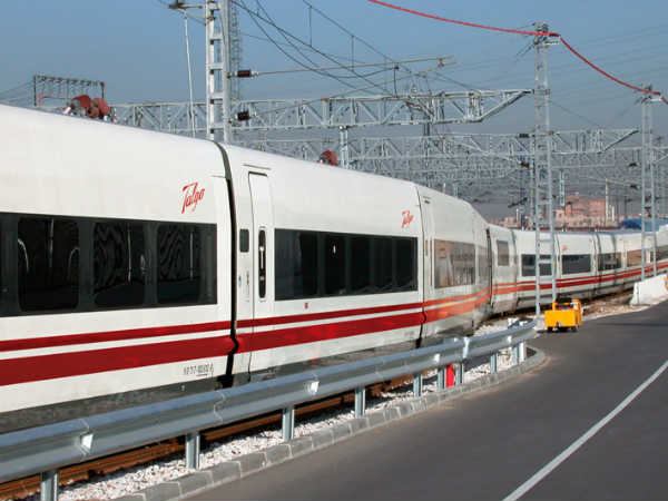 110 किमी की अधिकतम स्‍पीड 