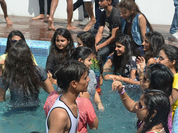 टीम बनाएं 