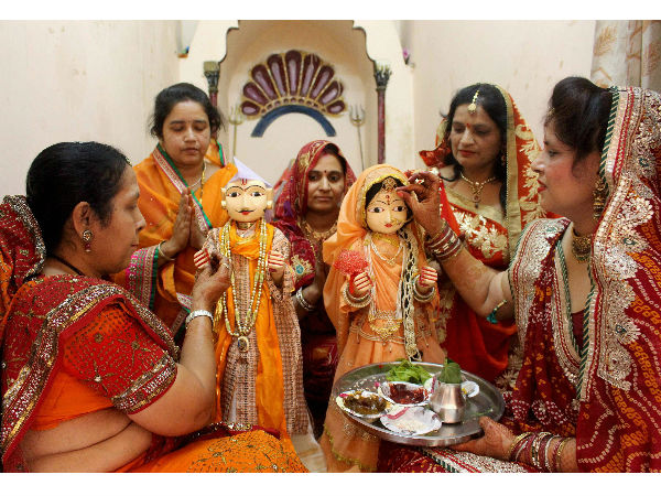 पैसे को देखना 