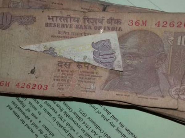 बिल्‍कुल खस्‍ताहाल, जले, टुकड़े-टुकड़े, चिपके हुए नोट 