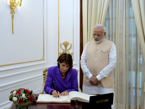 पीएम मोदी ने किया अपने अंदाज में स्वागत