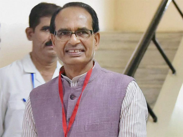 1 लाख वें लाभार्थी को भी मिला ईनाम 