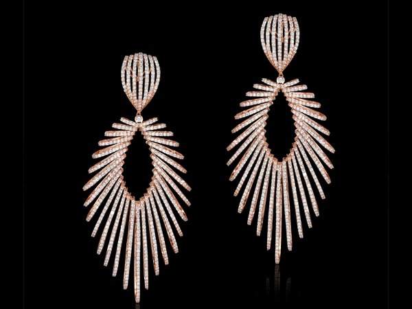 ऑफर के साथ अपने प्रियजनों को दें उपहार 