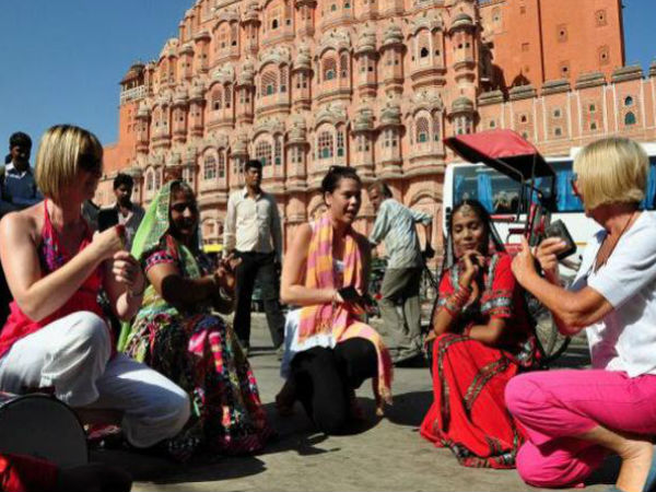 विदेशी पर्यटक