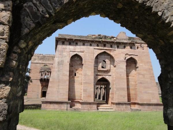 गाइड का काम 