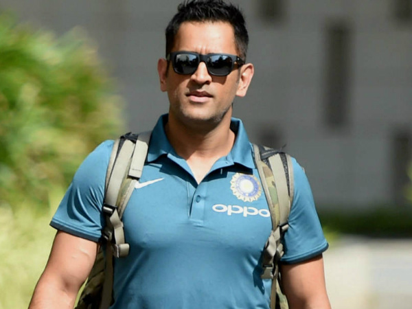 13वें स्थान पर धोनी