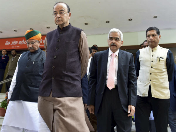 निजी और सरकारी बैंकों की सीमा बढ़ाने पर विचार 