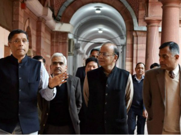 इन अधिकारियों को होती है कैद 