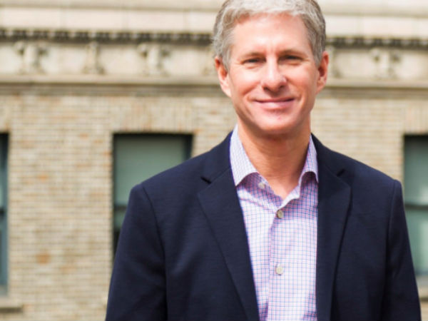 क्रिस लॉर्सन सबसे आगे