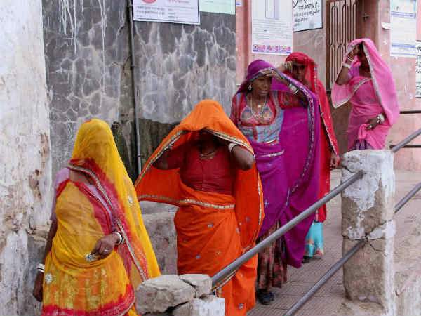 महिलाओं की गरिमा का ध्‍यान भी रखा गया 