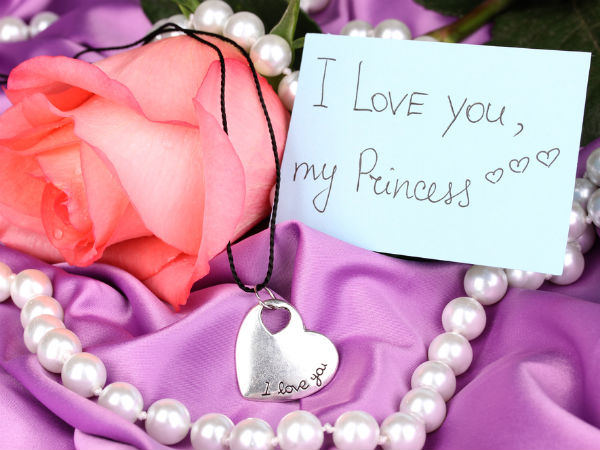 गिफ्ट आइटम