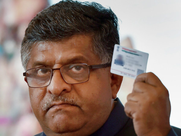 आधार को जरूरी सेवाओं से लिंक करने पर SC में बहस जारी