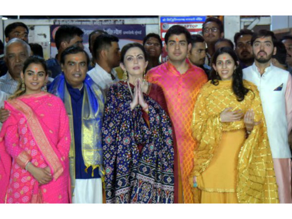 पहुंचे सिद्धिविनायक मंदिर 