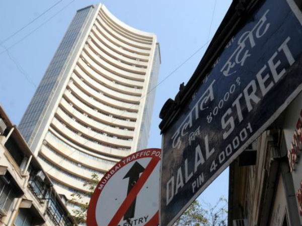 352 अंको की गिरावट