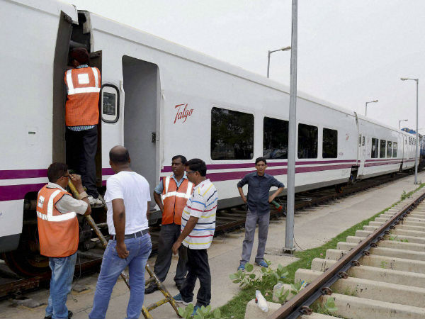 दोनों मामलों को अलग रखने की है जरुरत 