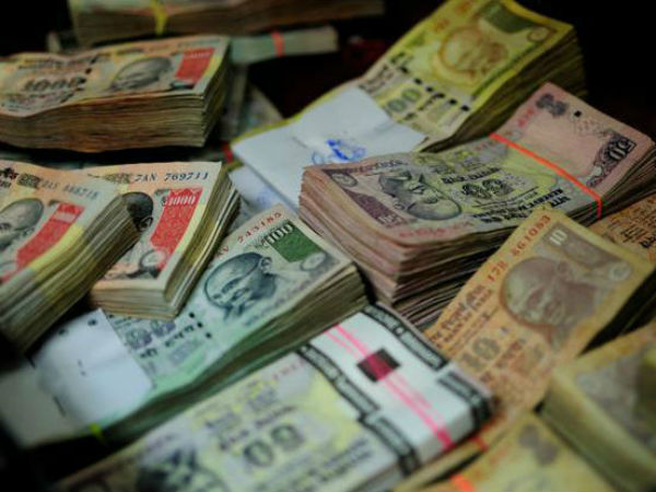 100 देशों के मुद्राओं का प्रदर्शन 